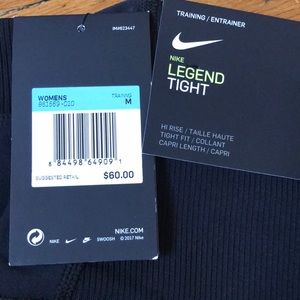 NIKE Legend Tight Capri - New w/ Tags never worn